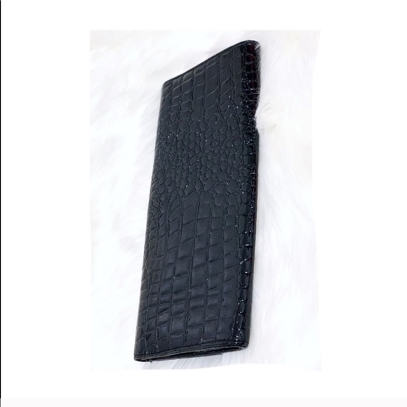 Black Gator Embossed Faux Patent Leather Clutch - Picture 2 of 5